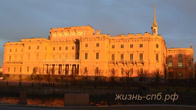 Михайловский замок в Санкт-Петербурге на закате
