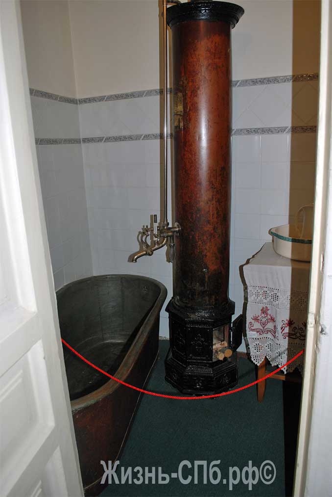 Ванная комната в музей-квартире Елизаровых
