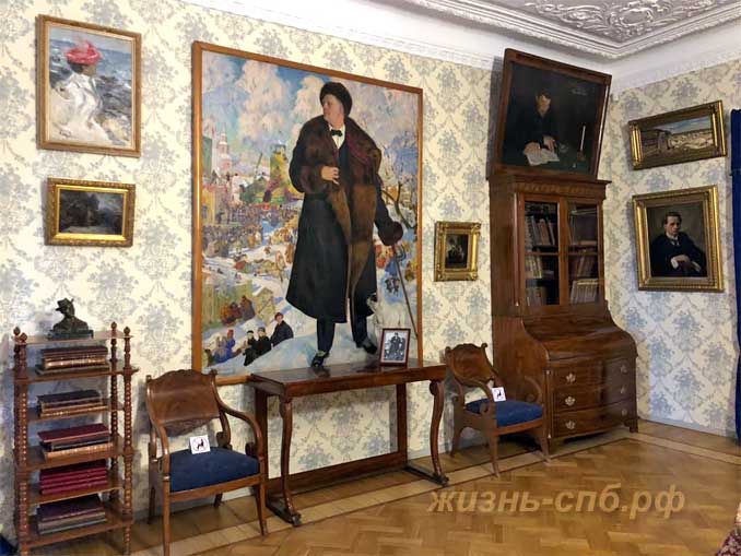 Портрет Ф. И. Шаляпина (Борис Кустодиев) в малой гостиной Мемориального музея